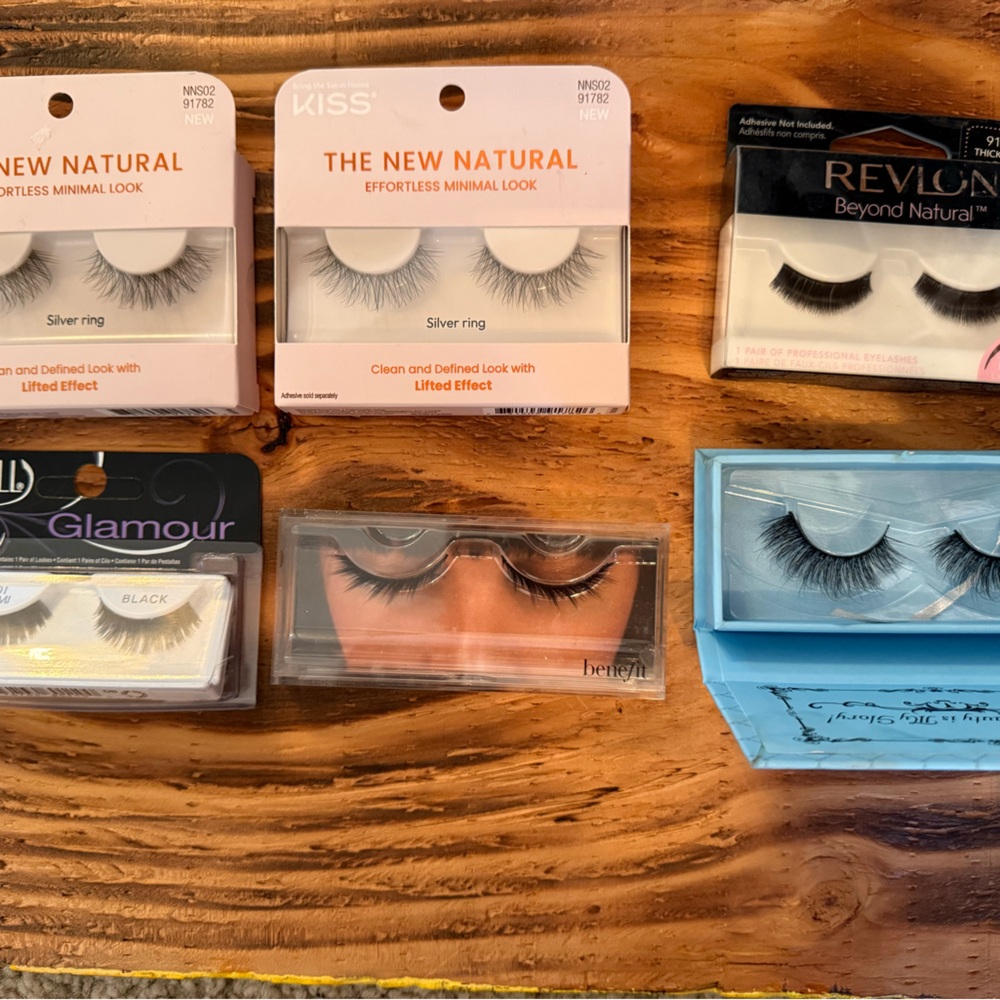 Kiss Silver Ring False Eyelashes